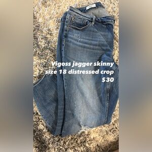 Vigoss jagger classic distressed skinny crop. Medium wash